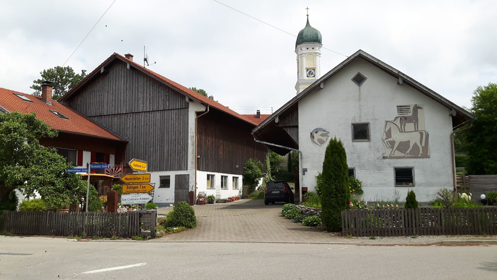 Dorf mit Kirche