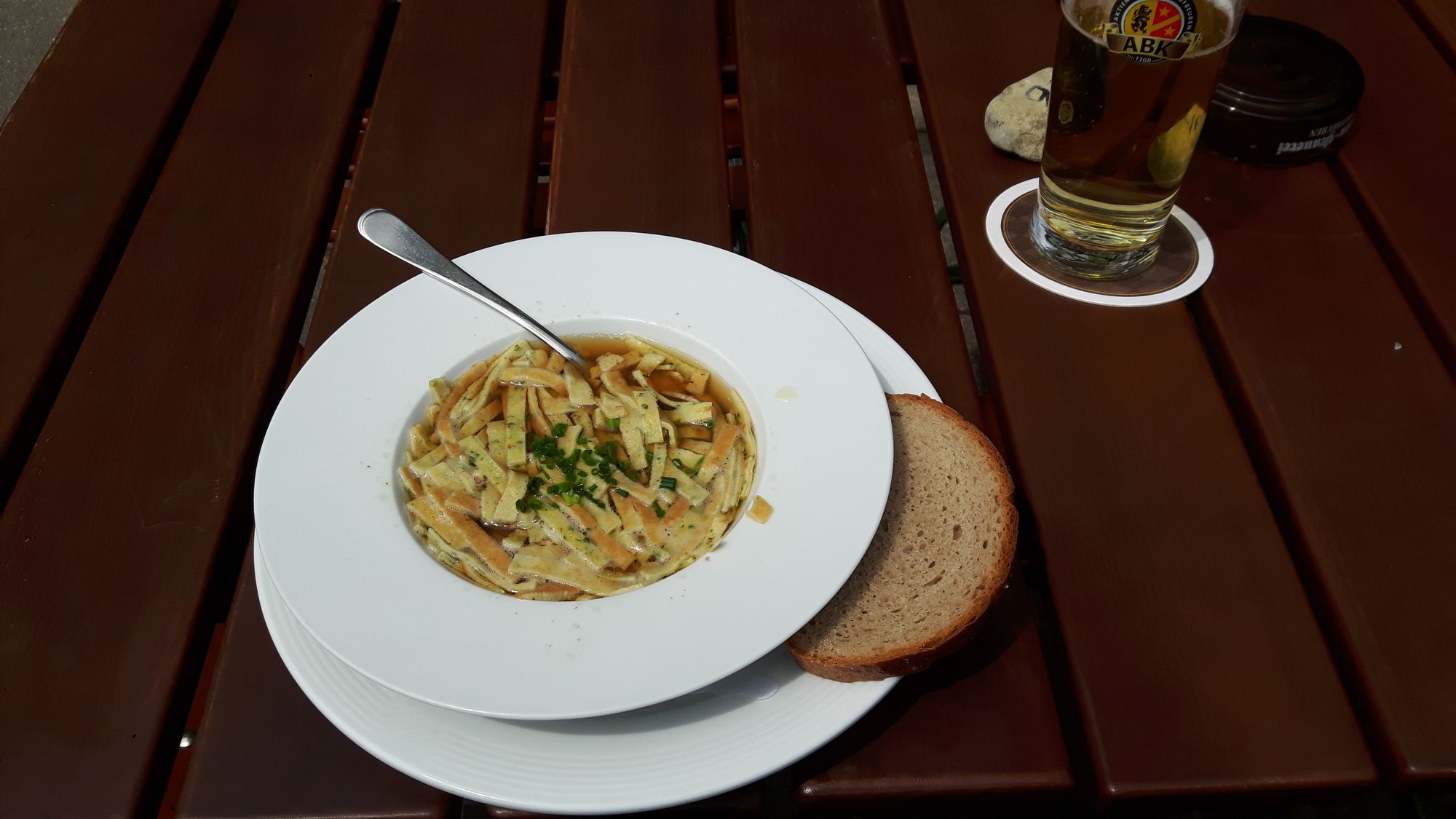 Flädlesuppe als spätes Mittagessen