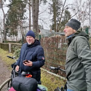 Zwei mit Rad an der Dahme
