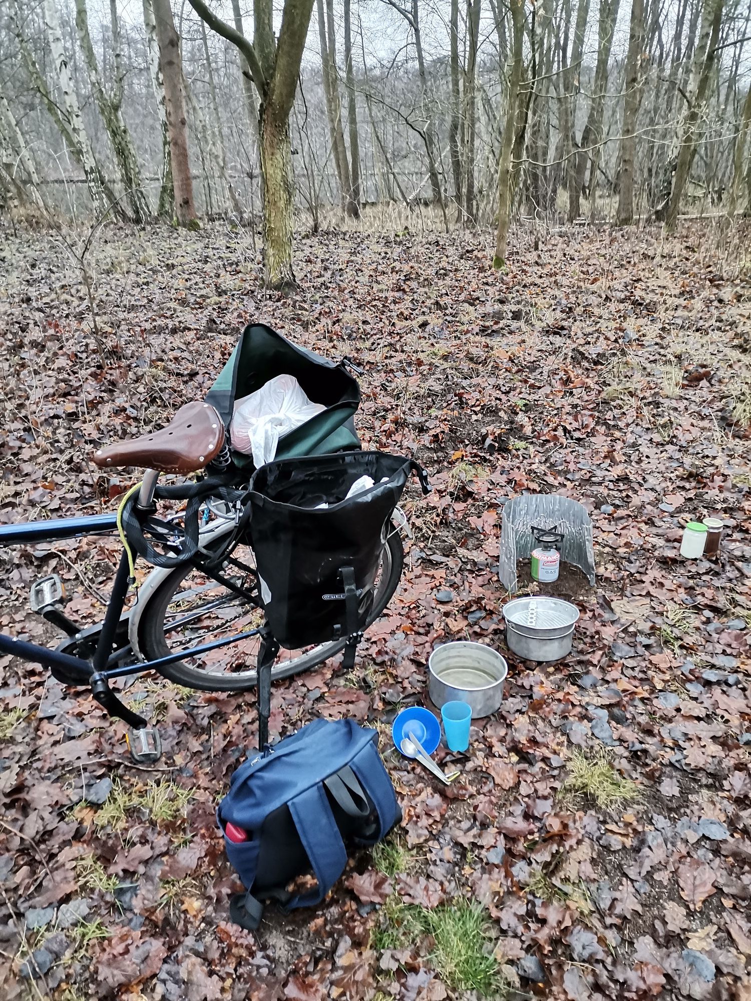 Am Lagerplatz an der Dahme auspacken