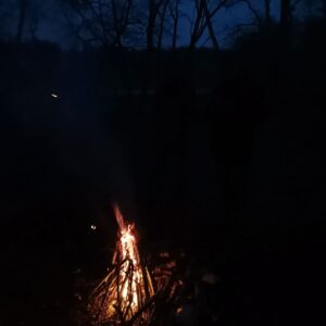 Am Lagerplatz an der Dahme warm mit Feuerchen