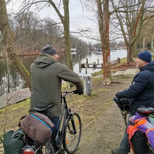 Zwei mit Rad an der Dahme