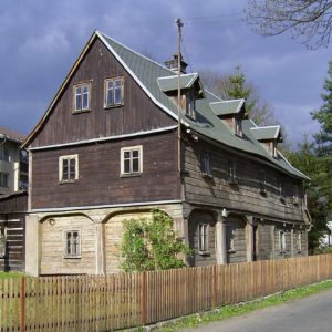 Wanderung in TSCHECHIEN altes Holzhaus in Jetřichovice