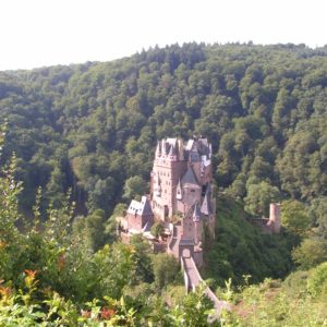 Burg Eltz Muenstermaifeld