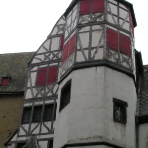 Im Hof der Burg Eltz Münstermaifeld