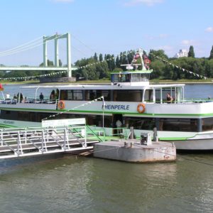 Schiff Rheinperle bei Köln
