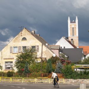Radtour Polen Warte Dorf im Gegenlicht