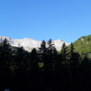Ceresole Reale im Tal Blick auf Berge