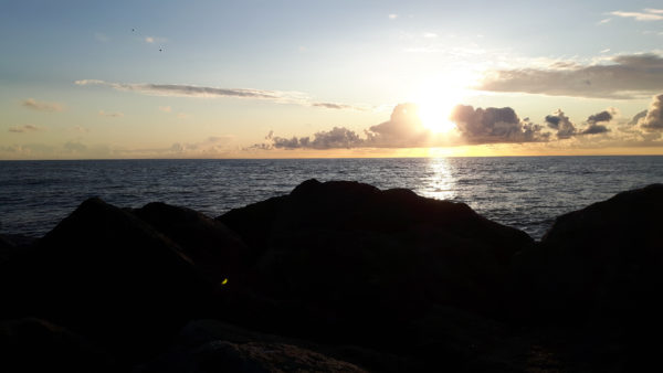 Abend Sonne und Wolken am Strand von Thorsminde