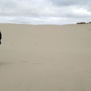 Dani im Sand auf der Sanddüne