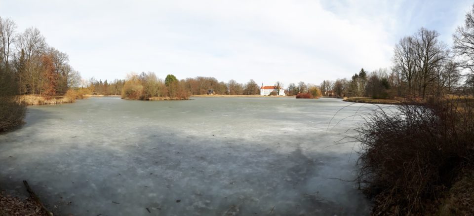 Eis auf dem Schlosssee Fürstlich Drehna