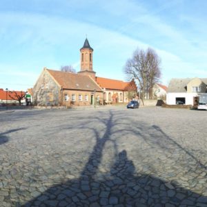 Panorama: der Dorfplatz in Fürstlich Drehna