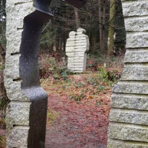 Liebesbank Wanderweg, Granit Skulpturen