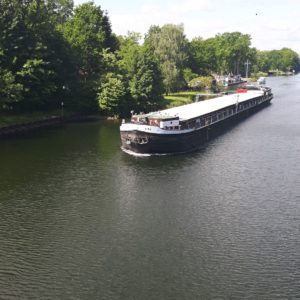 Schiff im Kanal