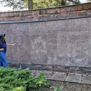 Zentralfriedhof Friedrichsfelde Gedenkstätte der Sozialisten "Ruhm und Ehre den unsterblichen Kämpfern für den Sozialismus"