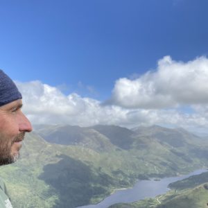 Dirk am Berg mit Blick zum Loch Leven