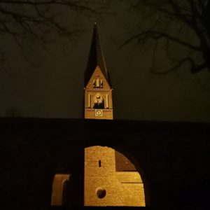 Backsteinkirche nachts in Neuruppin