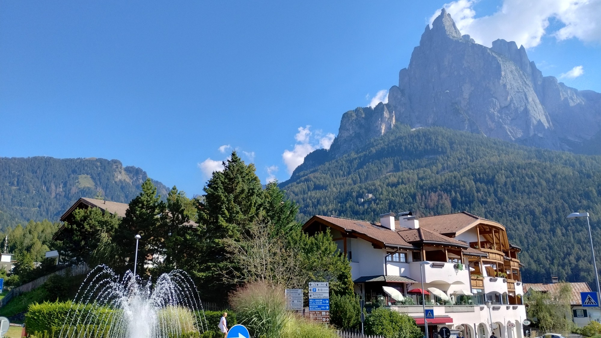 Seis Südtirol Blick hoch zum Schlern
