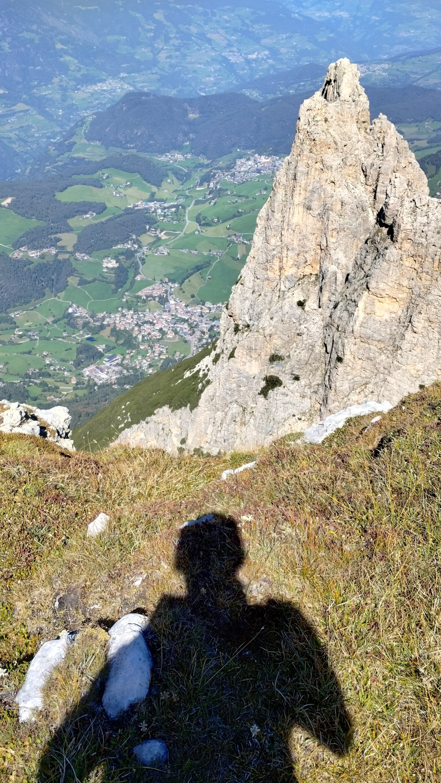 Schlern Felswand Blick in den Abgrund :-) nach Seis