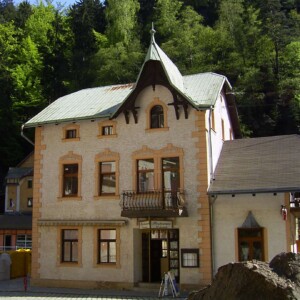 Wanderung in TSCHECHIEN von Hrensko altes Steinhaus