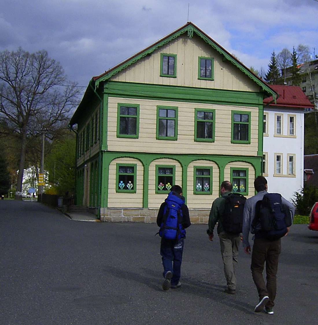 Wanderung in TSCHECHIEN altes Holzhaus in Jetřichovice