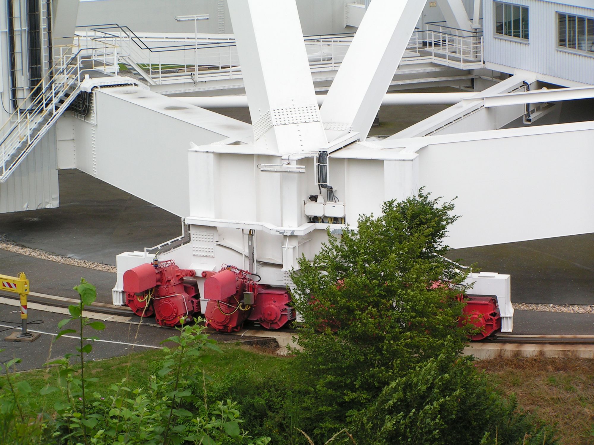 Radioteleskop Räder auf Schienen zum drehen