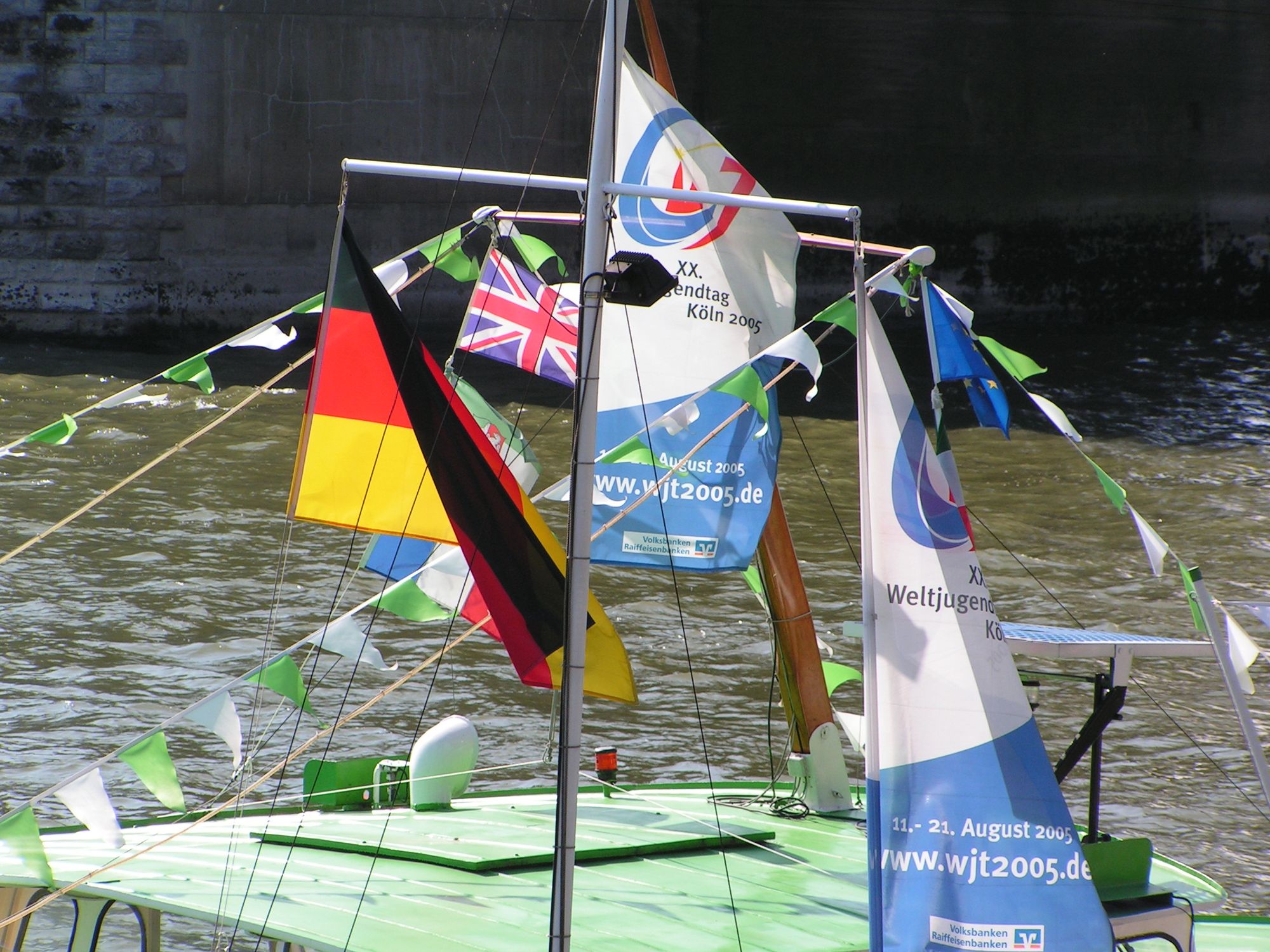Schiffswimpel bei Köln