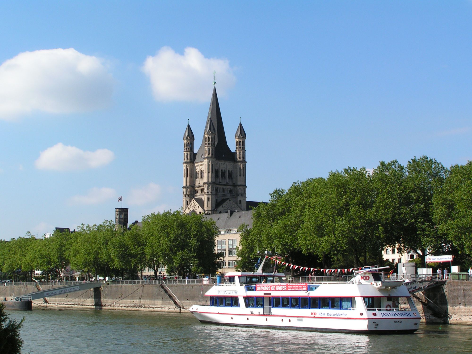 Köln vom Rhein aus gesehen