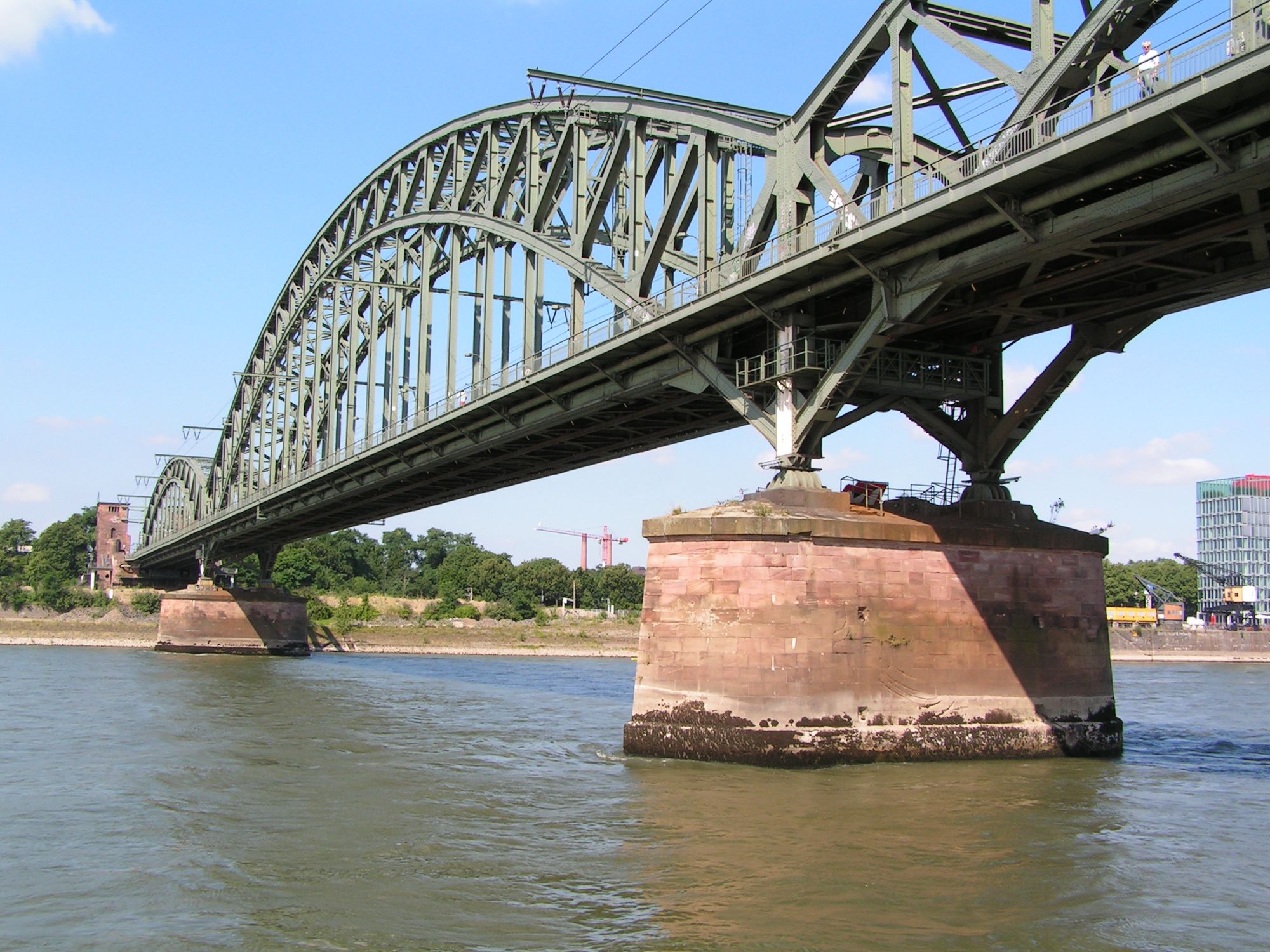 Autobahnbrücke über den Rhein bei Köln
