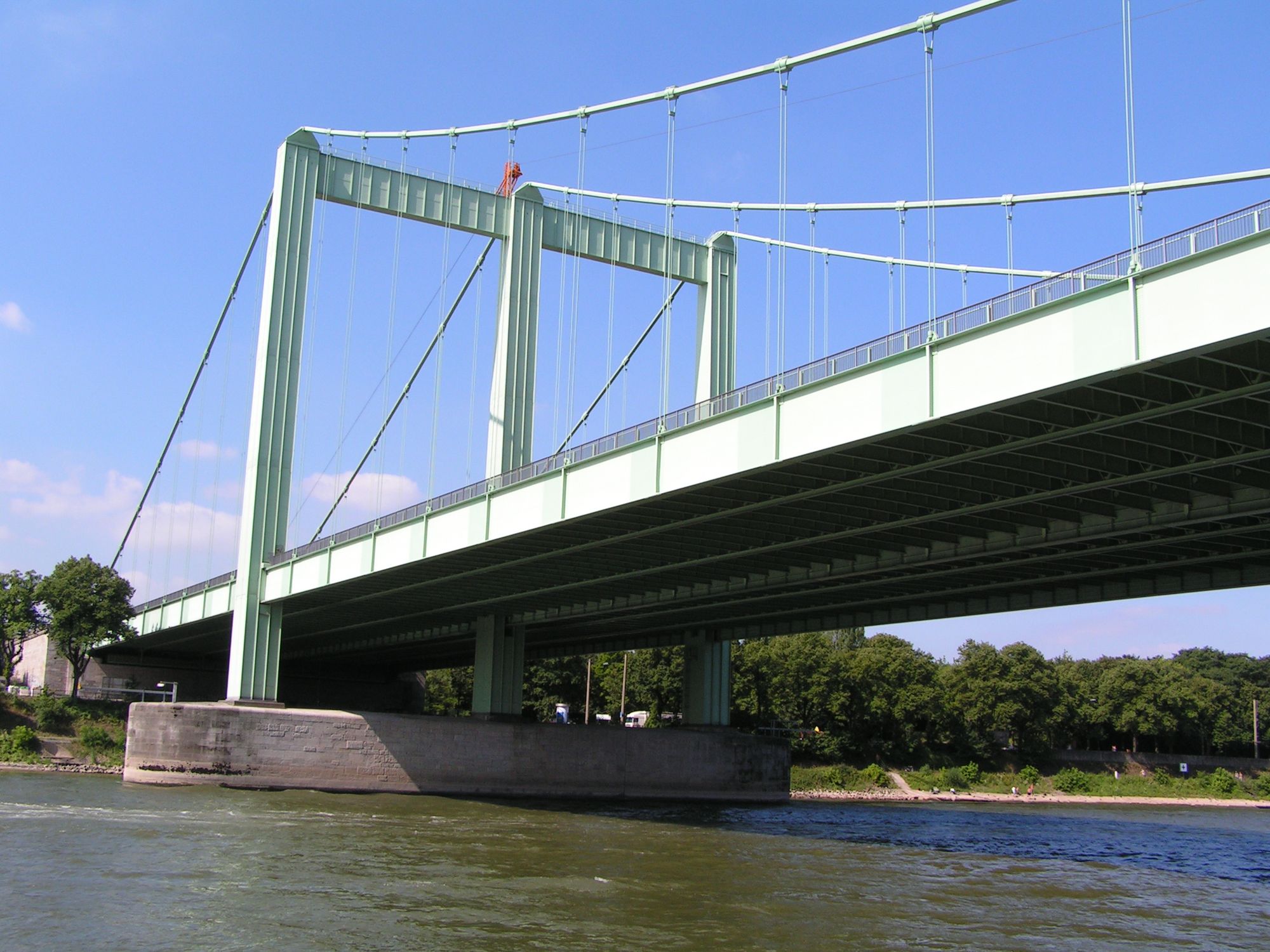 Autobahnbrücke über den Rhein bei Köln