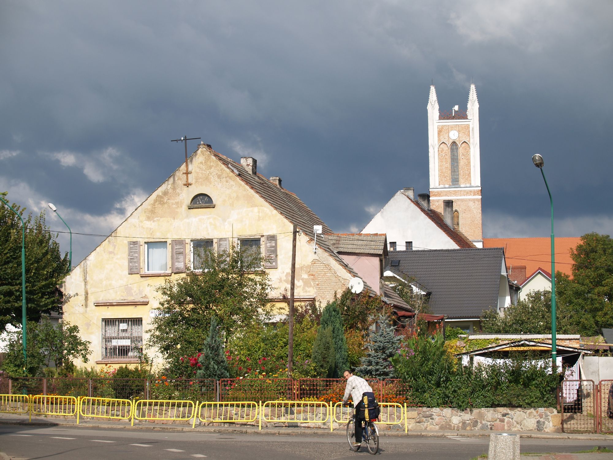 Radtour Polen Warte Dorf im Gegenlicht