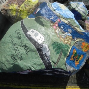Drawing on the rocks along the quai