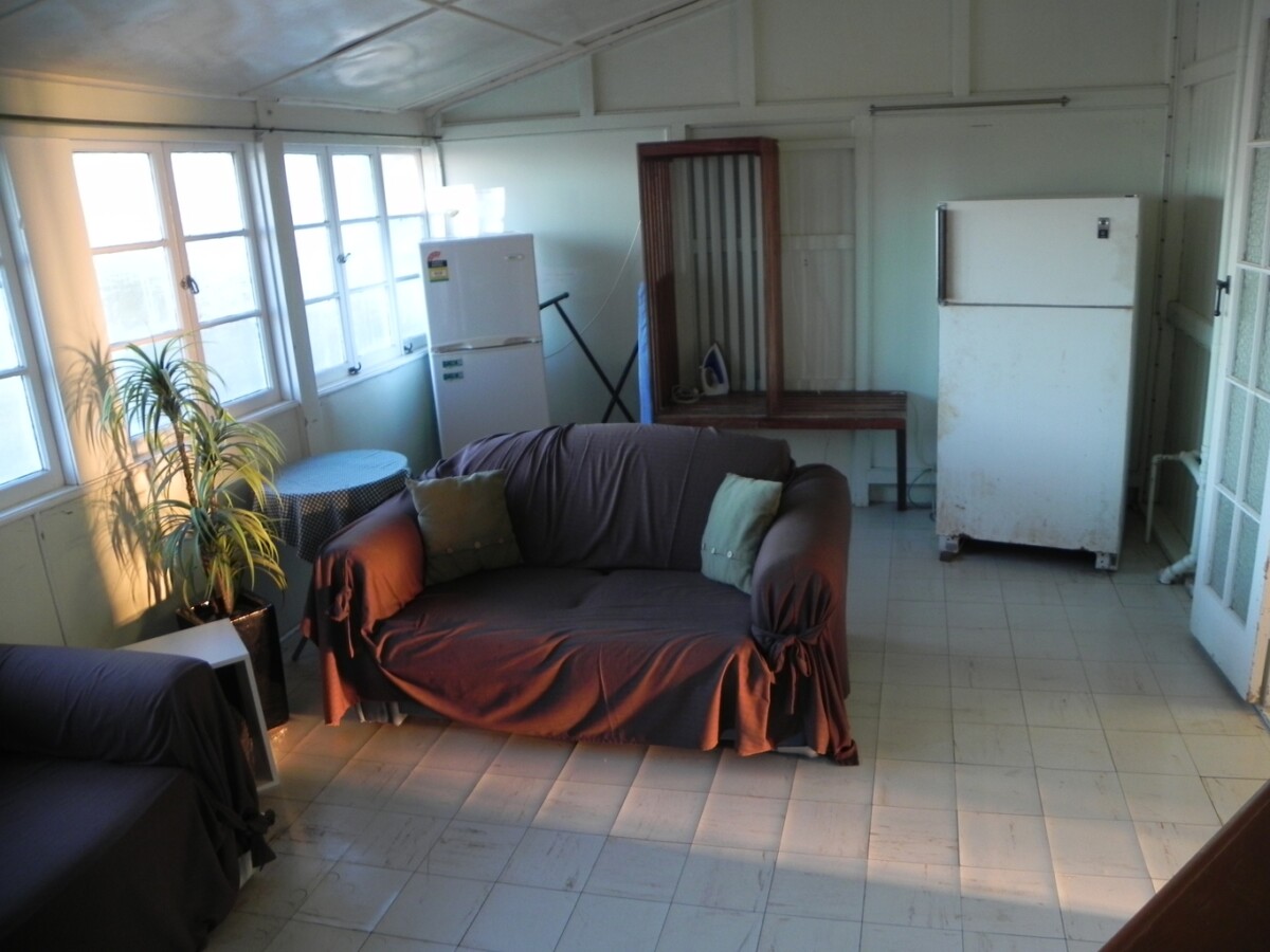 Injune Hotel common room