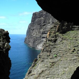 Blick zurück in die Steilwand, Klippe an der Küste