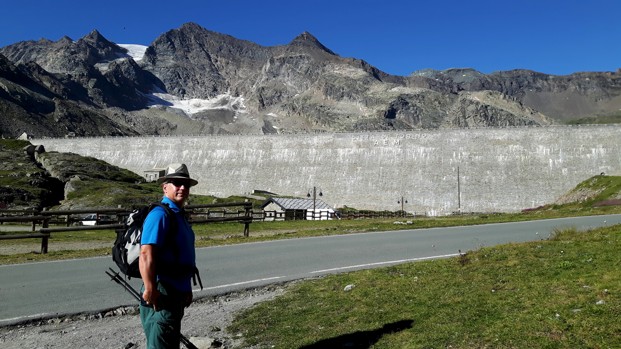 Wanderstart am Stausee Lago Serrù