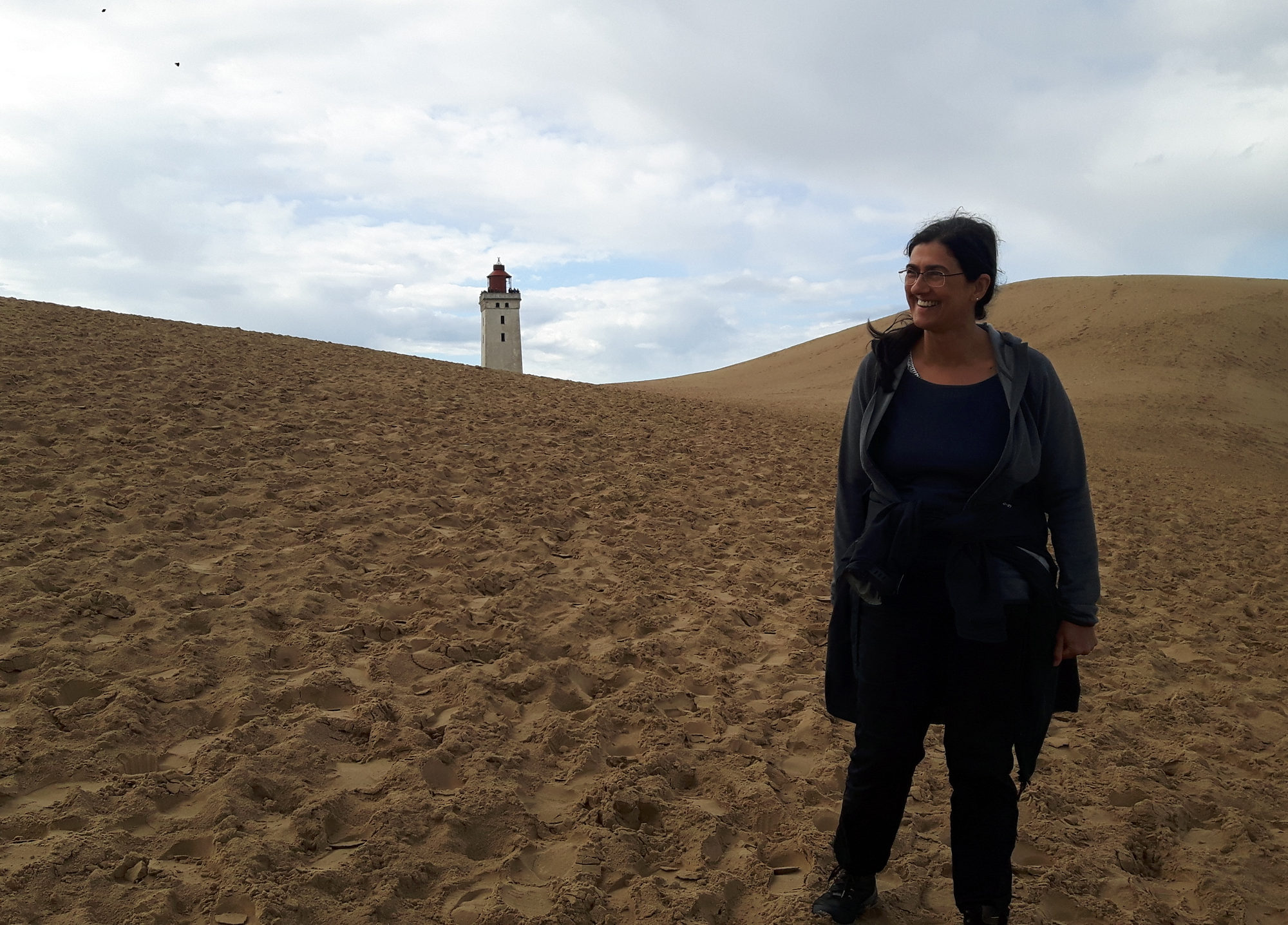 Dani vor der Düne am alten Leuchtturm Rubjerg Knude Fyr