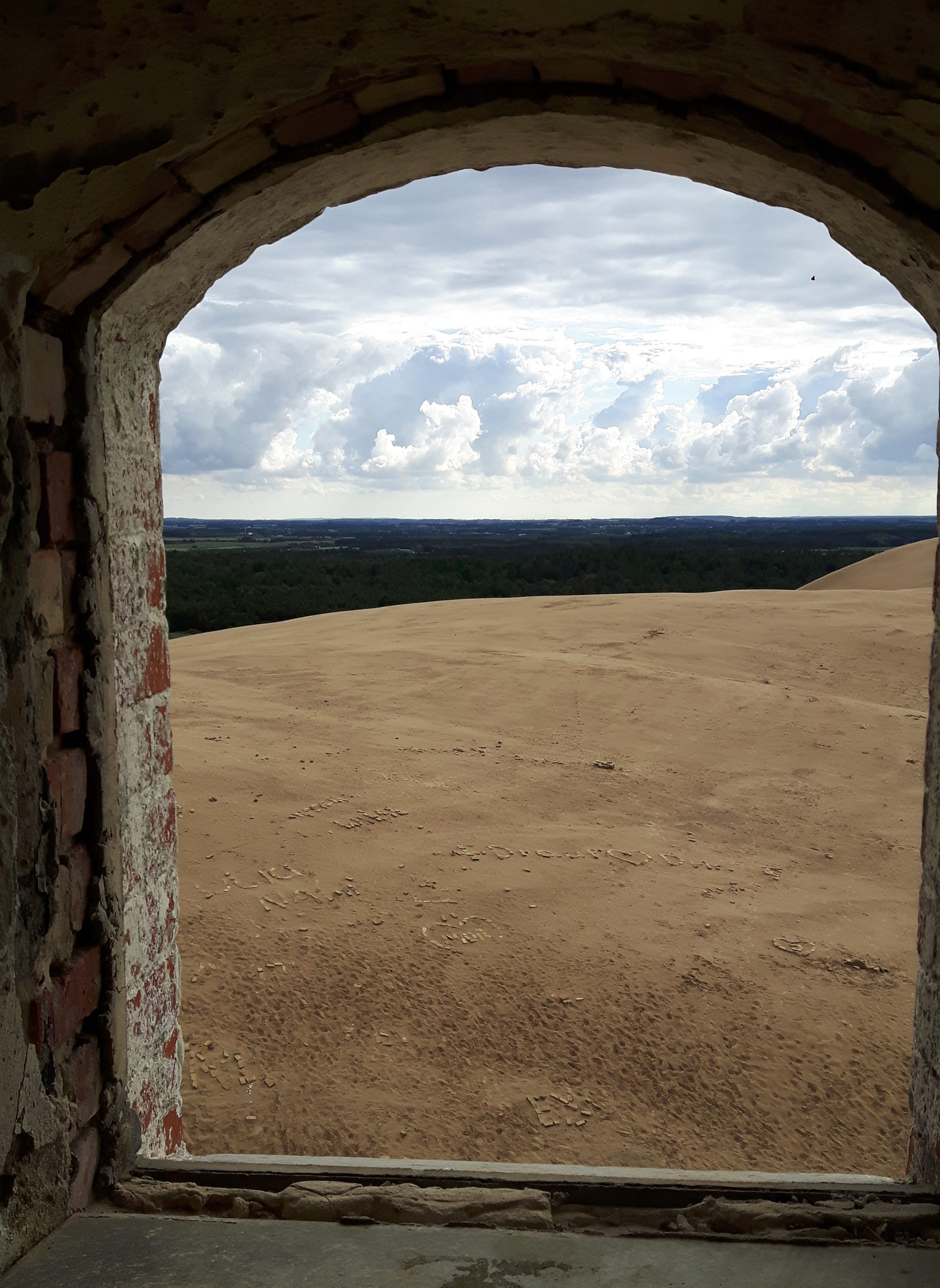 Blick aus den Fensteröffnungen im alten Leuchtturm Rubjerg Knude Fyr