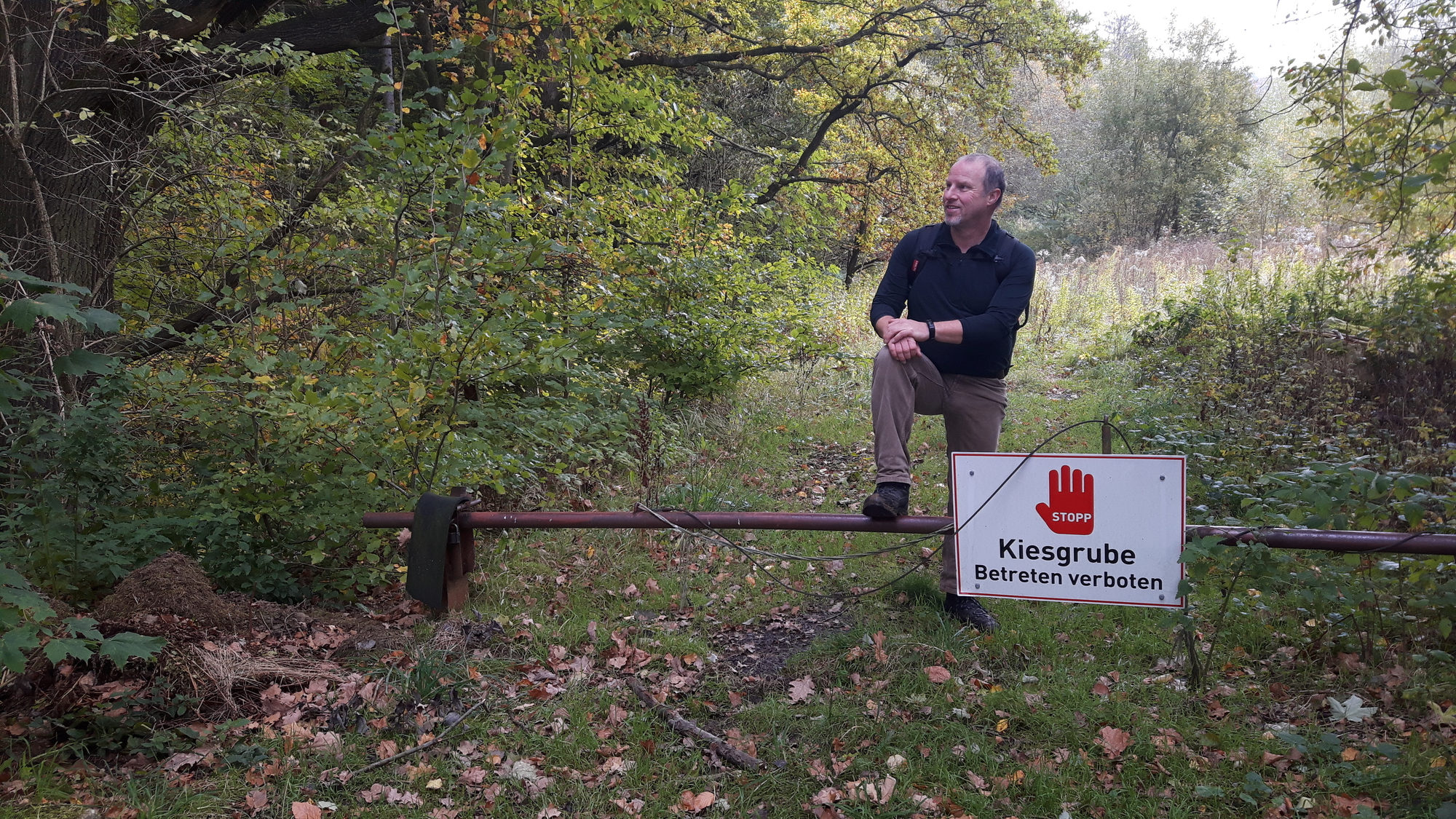 "Kiesgrube Betreten verboten"