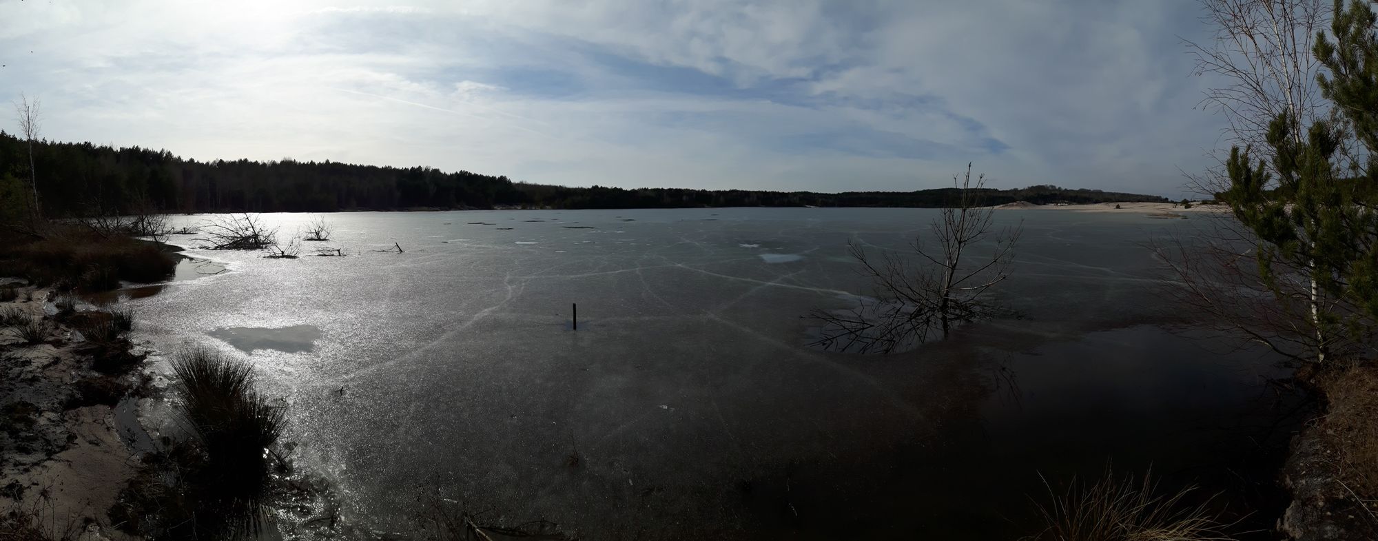 Eis auf dem Tagebausee