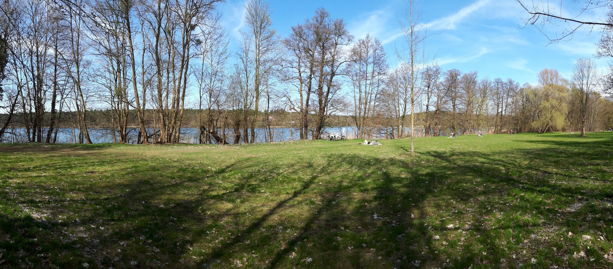Gut besuchte Liegewiese am Strausberger See