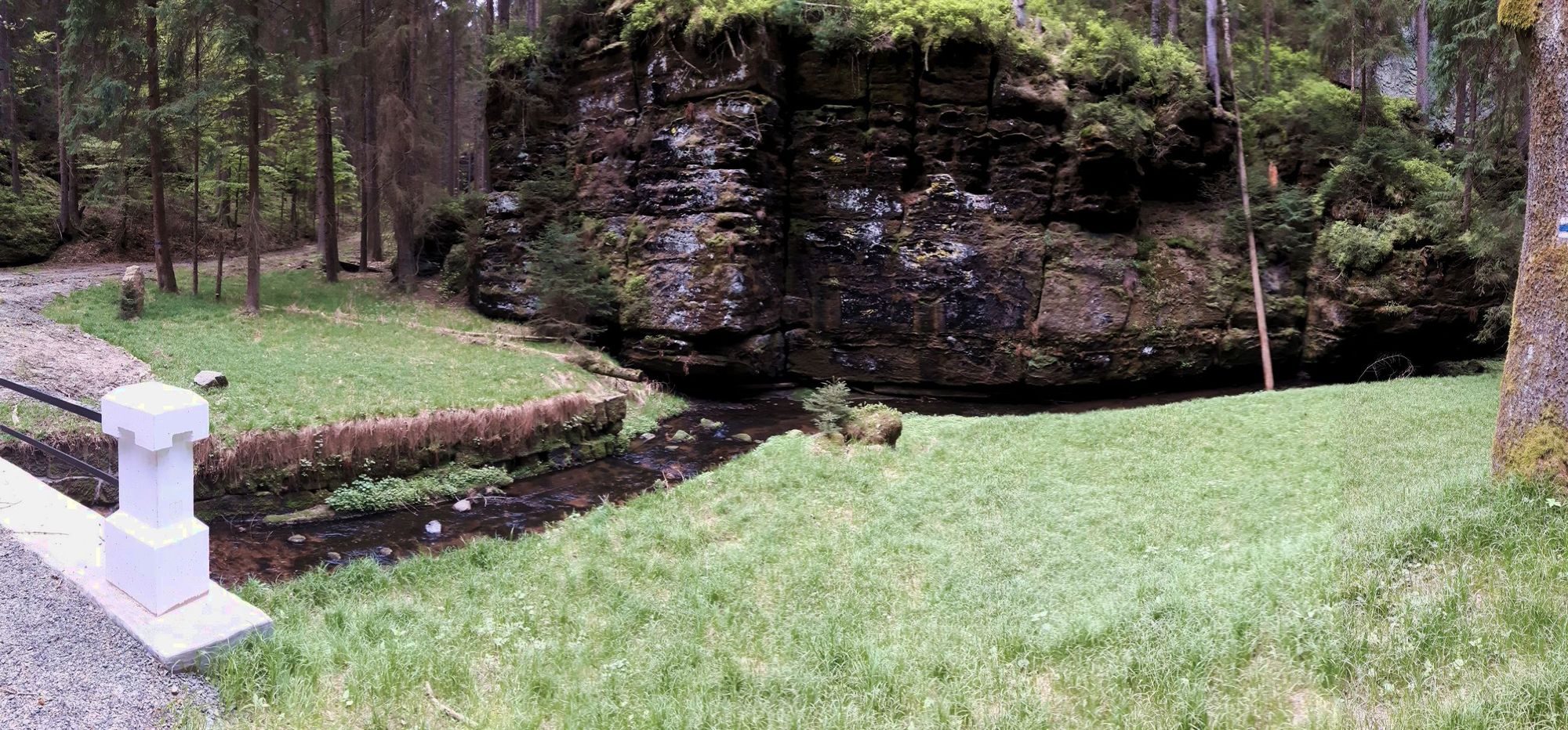 Panorama Bach Felsen