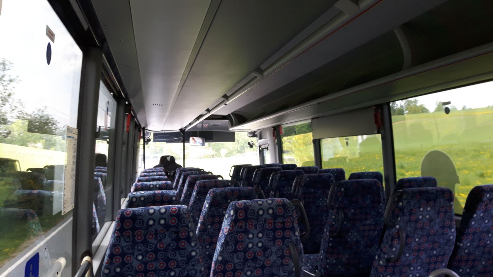leerer Bus