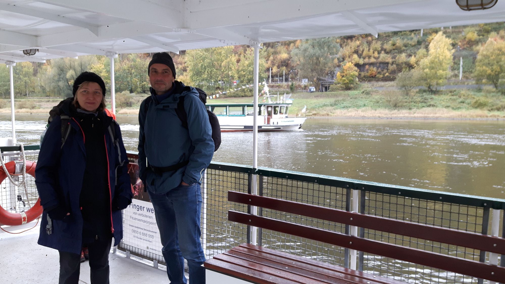 auf der Fähre über die Elbe