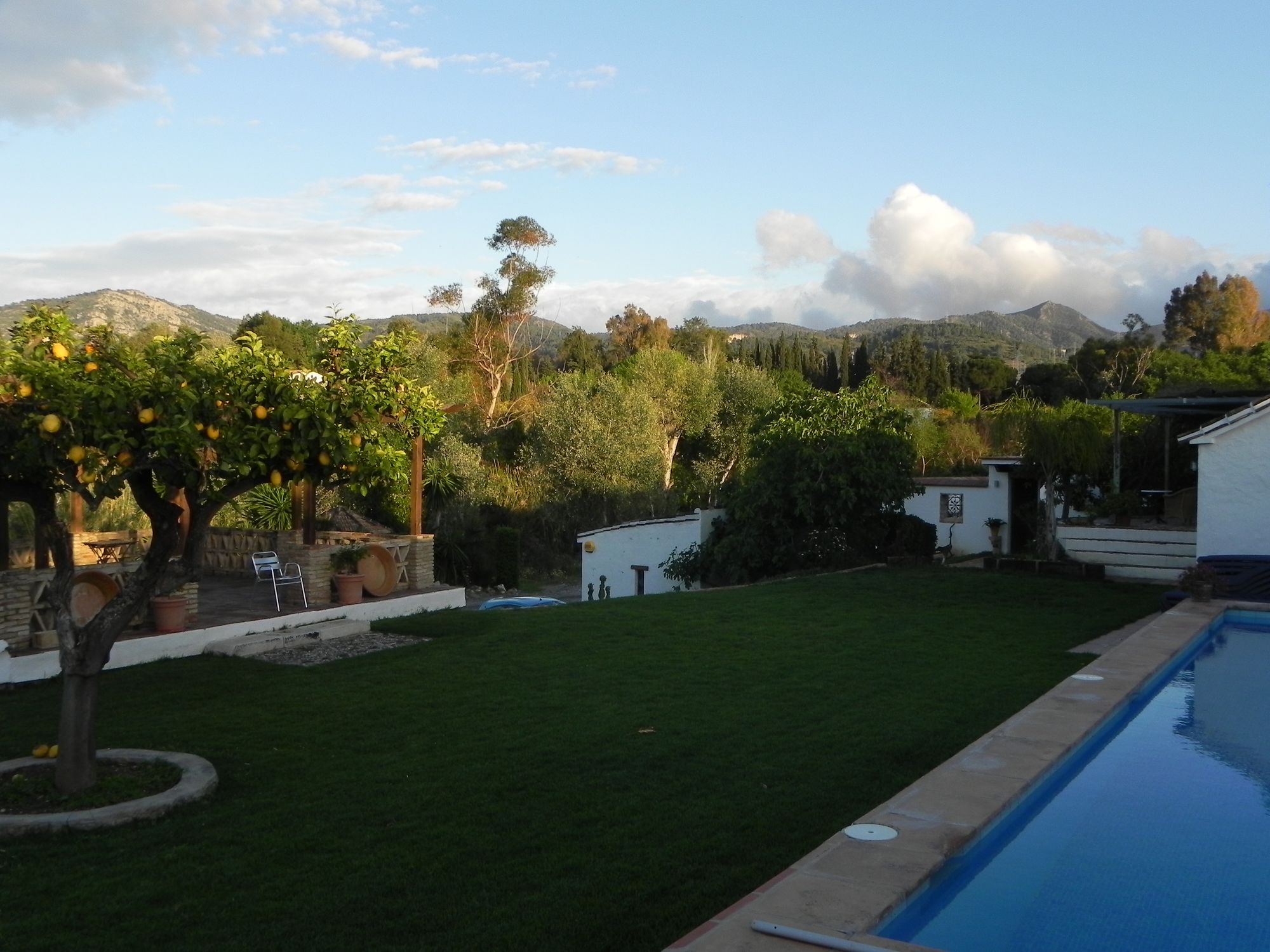 Spanien Rancho de Inglese Garten Flucht Blick vm Pool