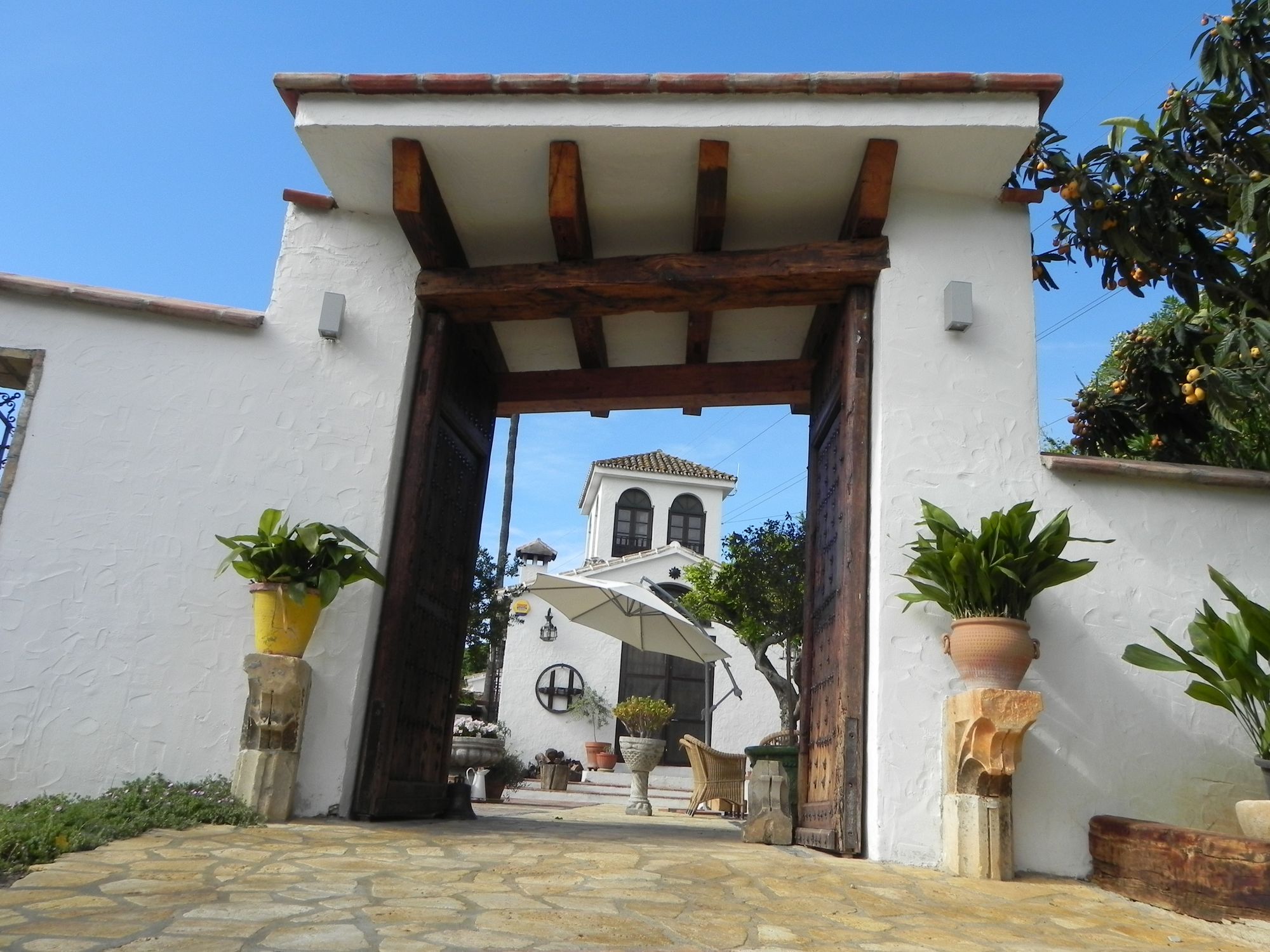 Spanien Rancho de Inglese tor zur Veranda und Haupthaus