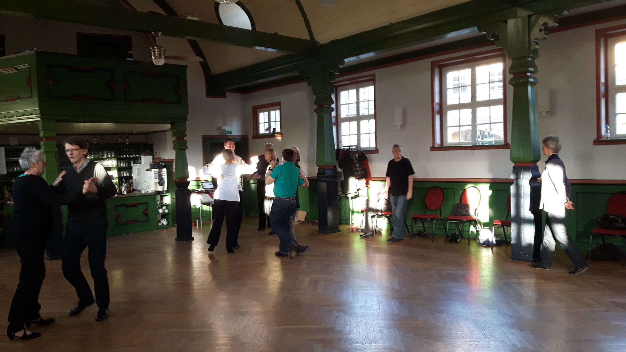 tanzen im Tanzsaal im Gasthaus Zum Hirsch