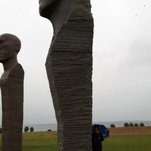 Dodekaliten Steinfiguren im Regen