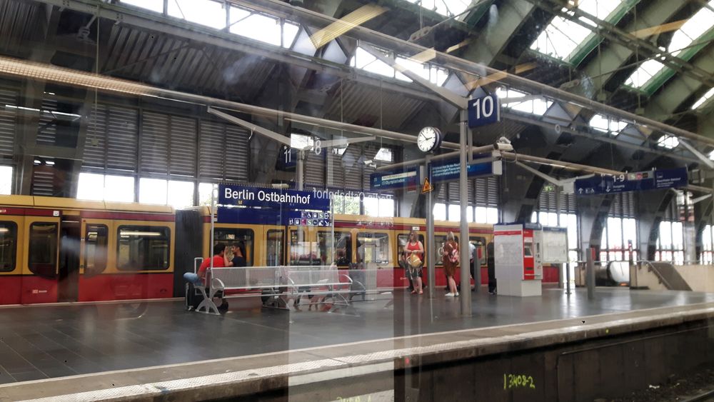 Auf dem Bahnsteig Ostbahnhof