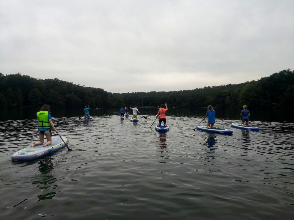 Standup Gruppe auf SUP am Schlachtensee in Berlin