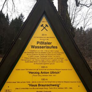 Schild Pißtaler Wasserlauf